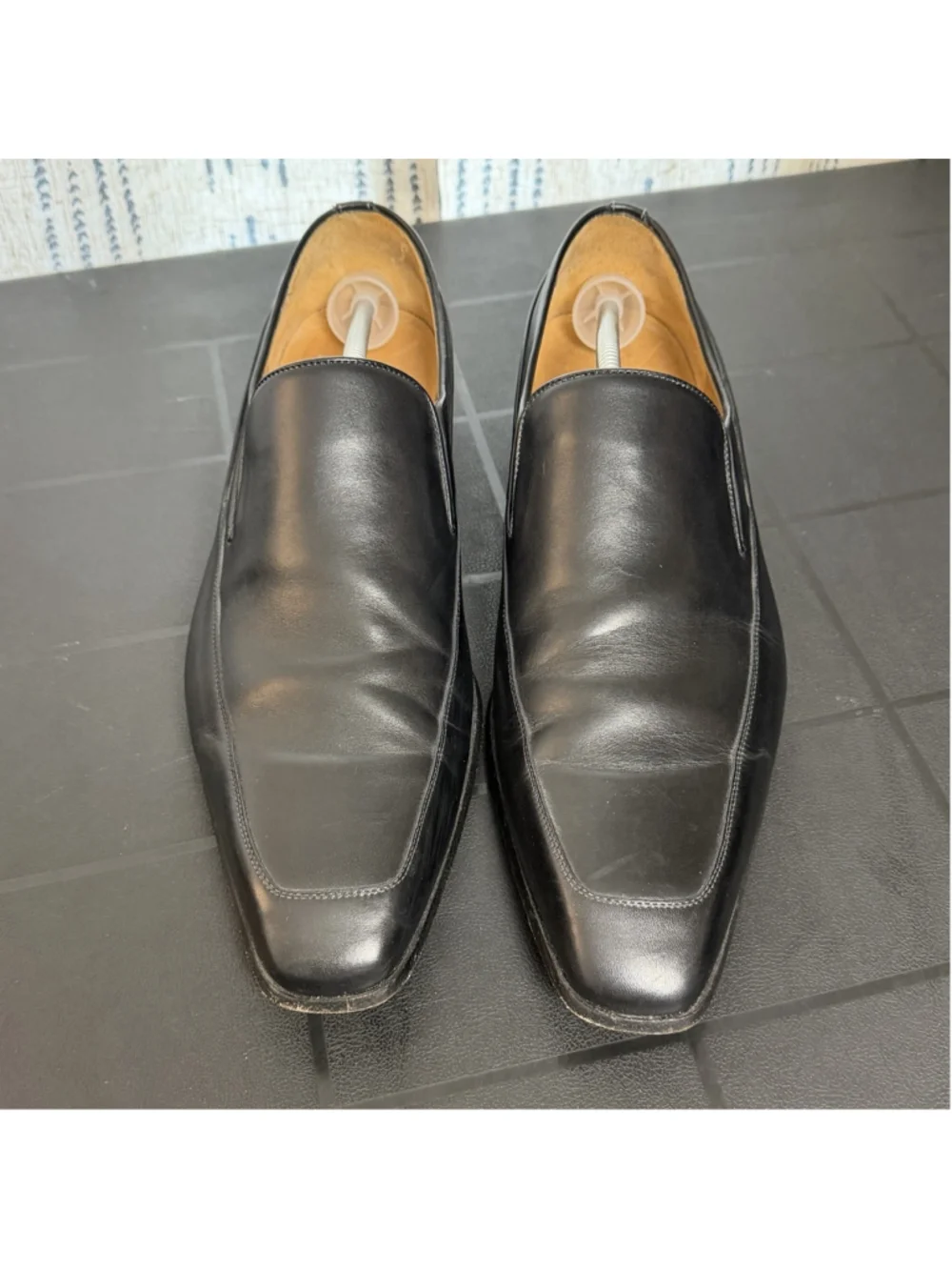 Mezlan sophisticated classic